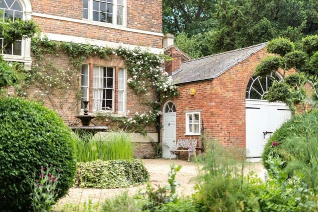 Cressy Hall - Historic Grade II Listed Manor, Gorgeous Topiary Garden Gosberton Kültér fotó
