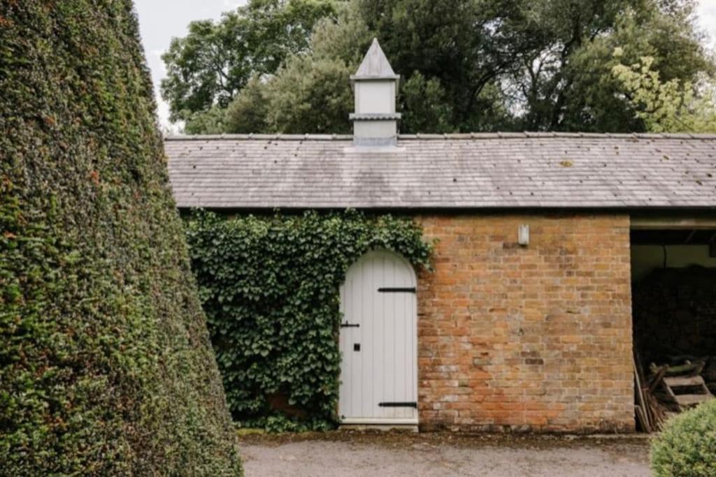 Cressy Hall - Historic Grade II Listed Manor, Gorgeous Topiary Garden Gosberton Kültér fotó