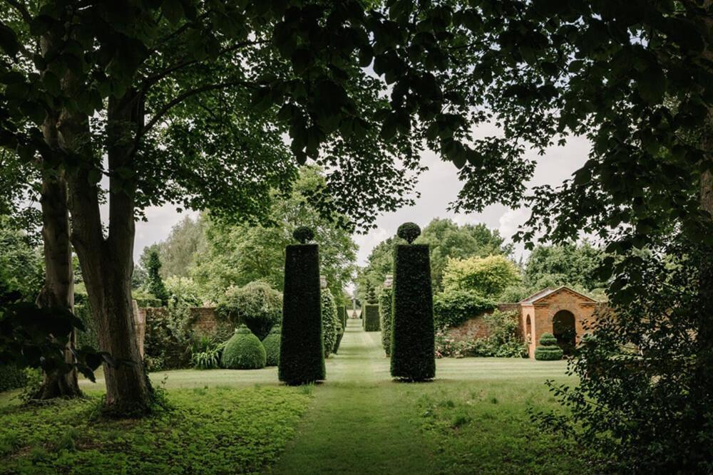 Cressy Hall - Historic Grade II Listed Manor, Gorgeous Topiary Garden Gosberton Kültér fotó